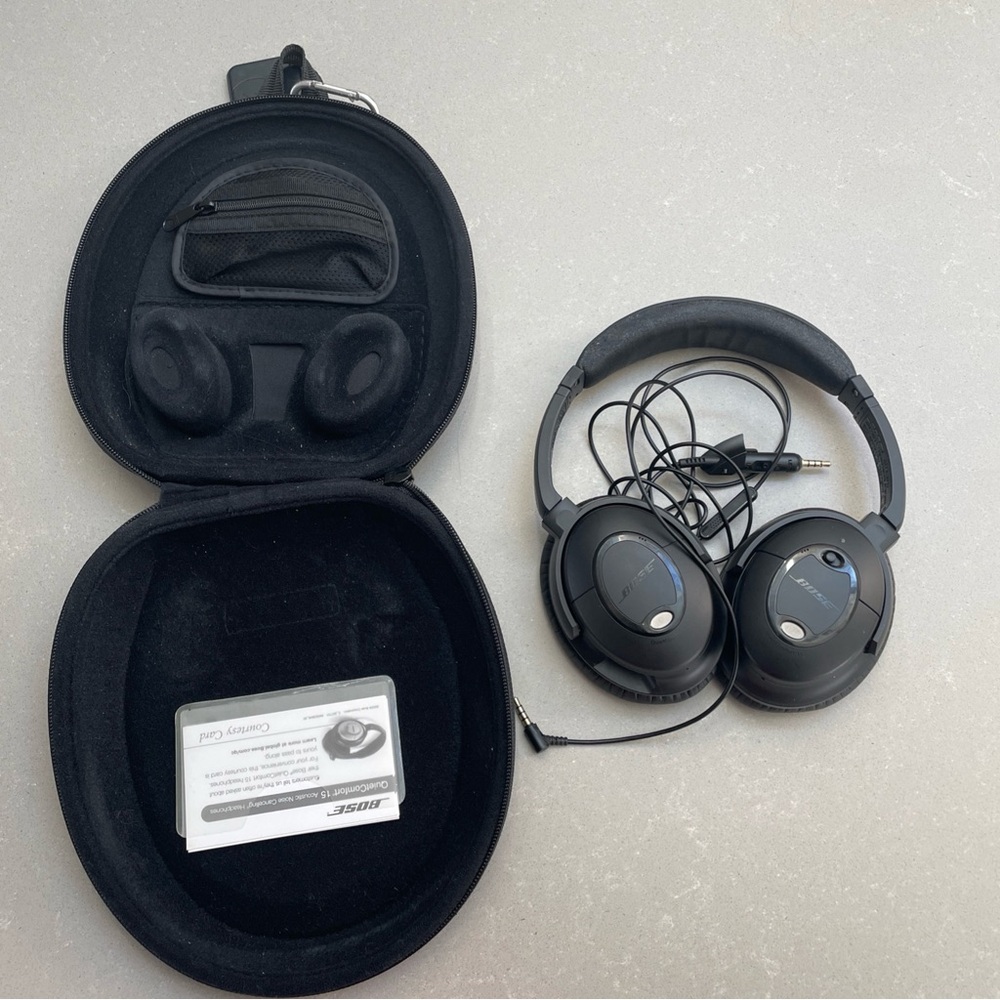 Bose Black Over-Ear Headphones with Carrying Case